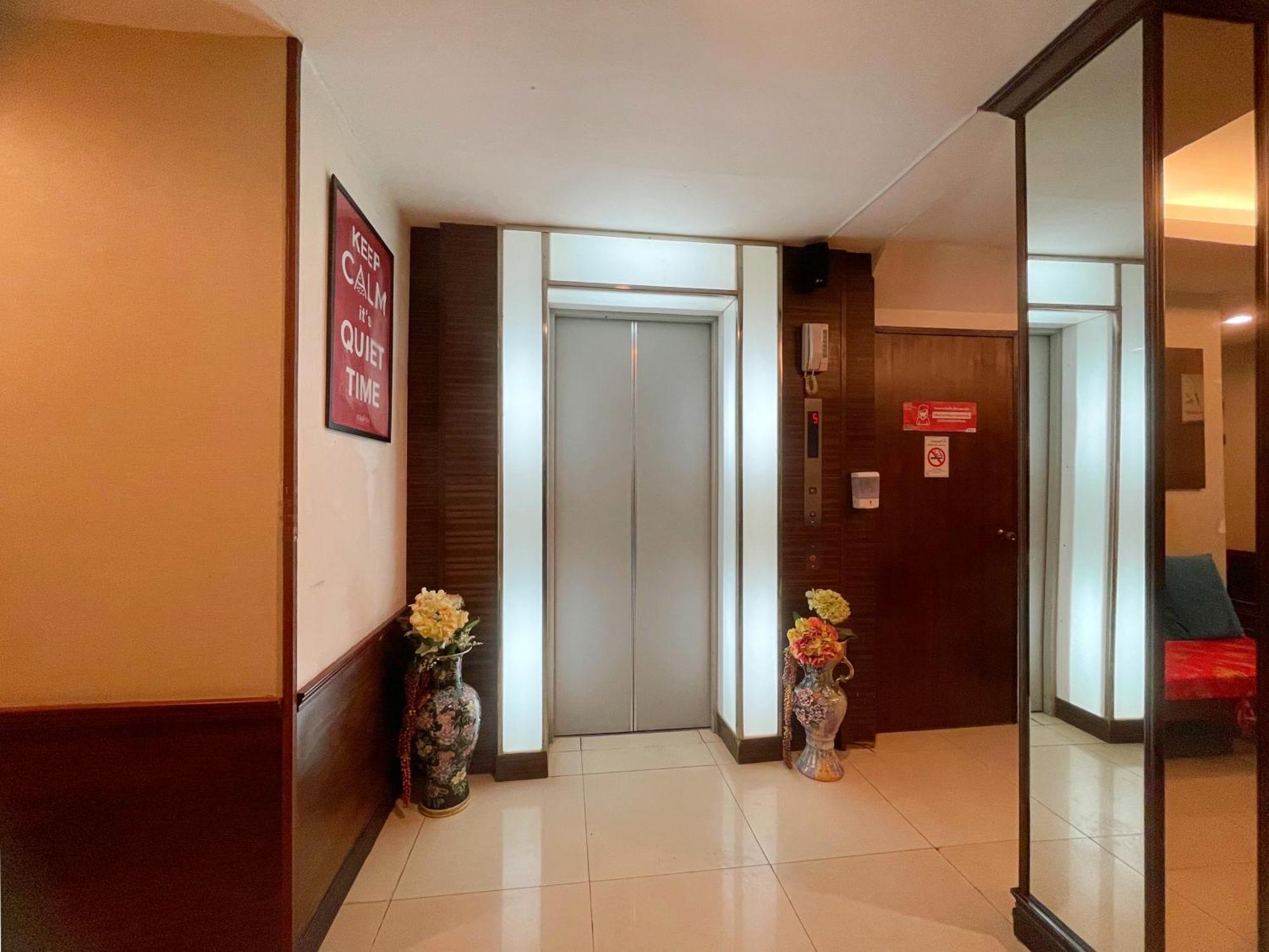 Arawana Express Chinatown Hotell Bangkok Exteriör bild